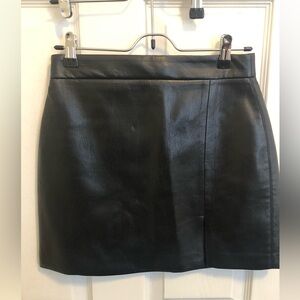 Aritzia Wilfred Patio pleather mini skirt Black size 2